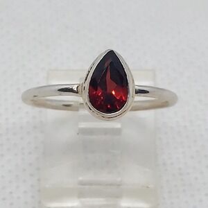 Ring sterling‎ silver Garnet size 8.25